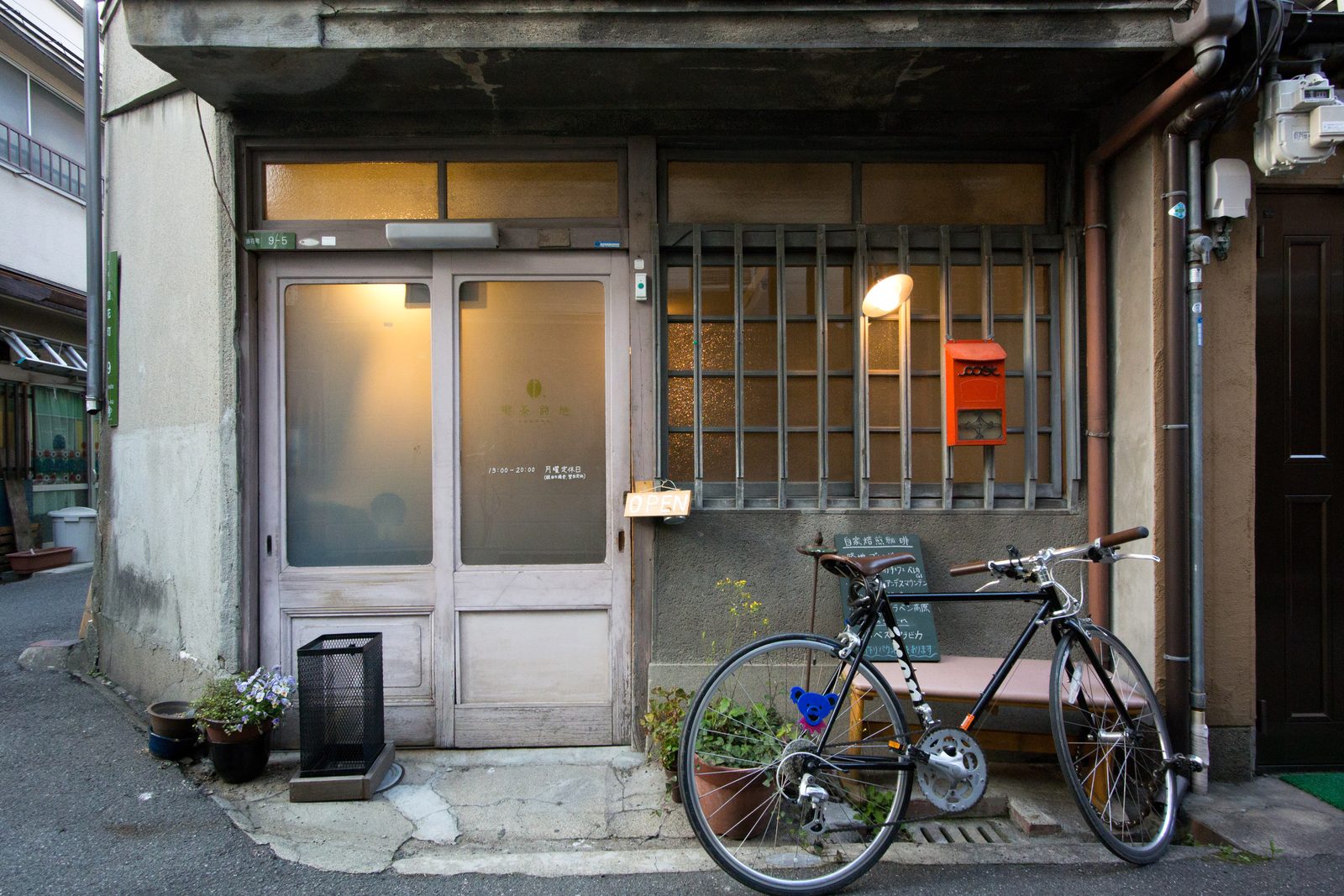 Old wooden houses turned cafés in the lanes of Nakazakicho