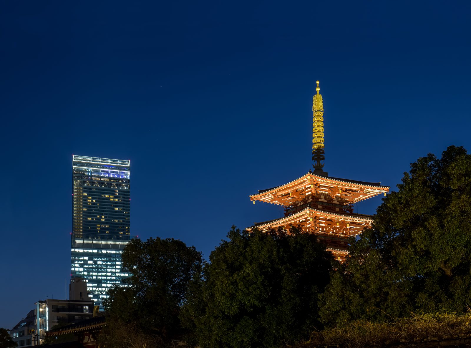Abeno Harukas tower above Tennoji